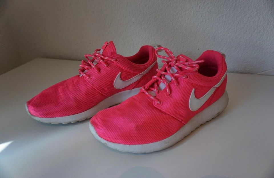 Nike Roshe Run Pink 38 (Air Max, Air Force, Dunk Low) in Obrigheim