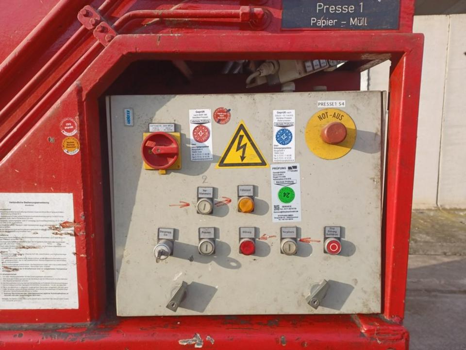stationäre Müllpresse No 04 Avermann Avos SP-12 in Bad Tennstedt