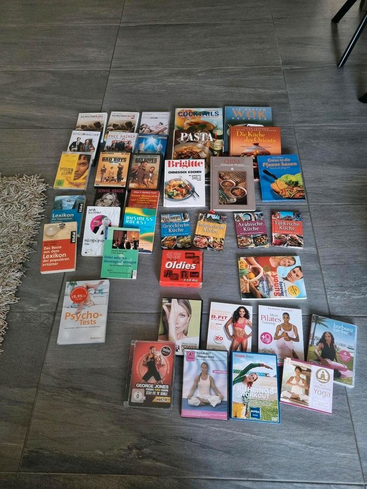 40tlg Konvolut Bücher, DVDs, Filme, Sport, Kochbücher in Pulheim