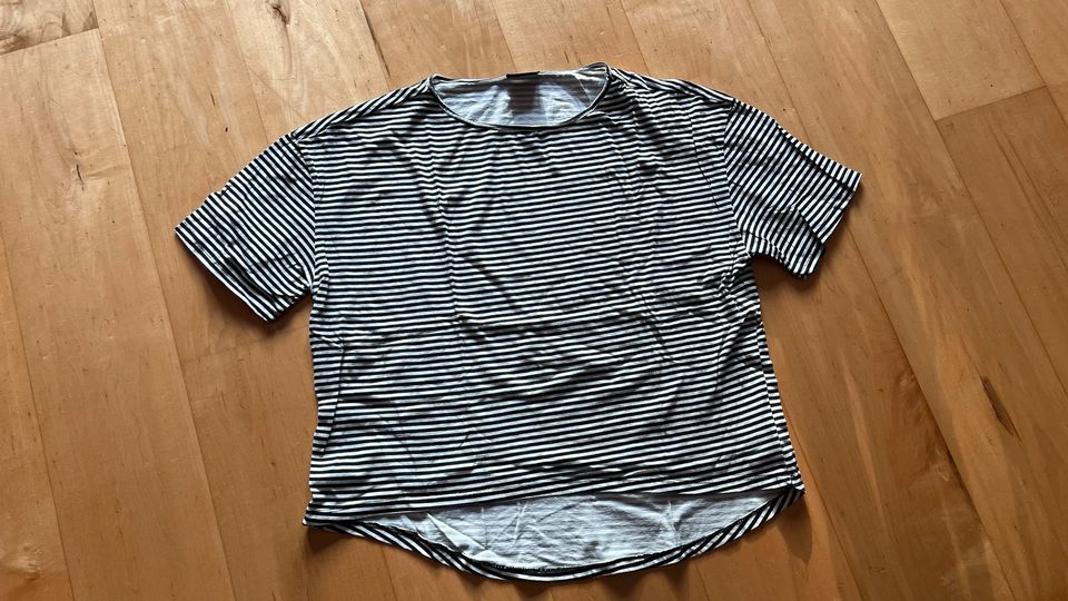 T-Shirt von Janina Gr:42, schwarz-weiß in Langenfeld