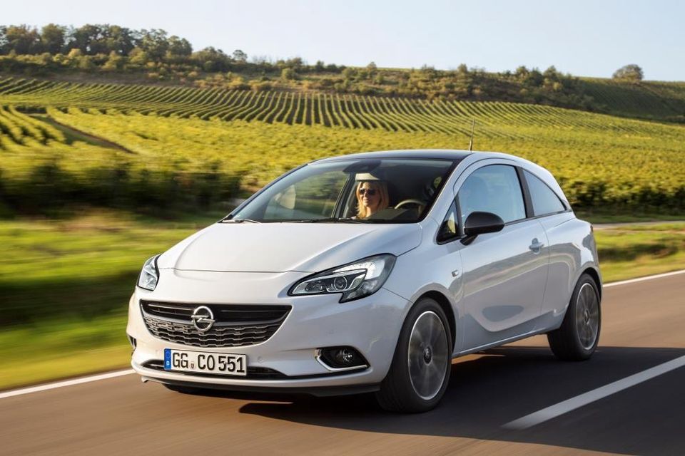 Fußmatten und Kofferraum Einlageboden für Opel Corsa 2017 in Hamburg