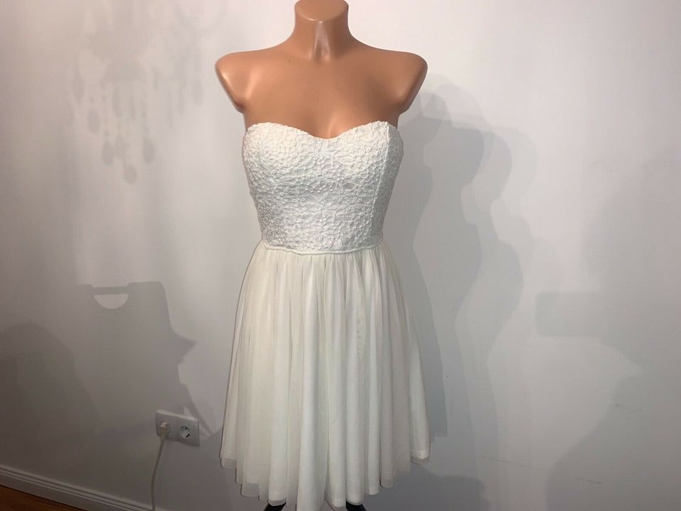 Neu Tally Weijl Kleid trägerlos Spitze/Häkel elegant festlich in Hamburg