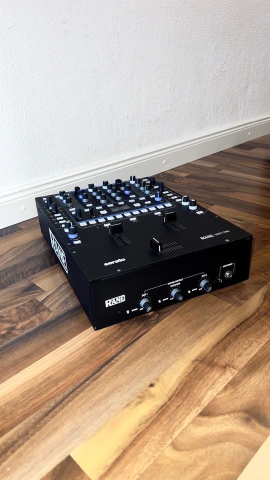 RANE Sixty-Two / 62 / + SERATO DJ SOFTWARE / BATTLE DJ MIXER in Stuttgart