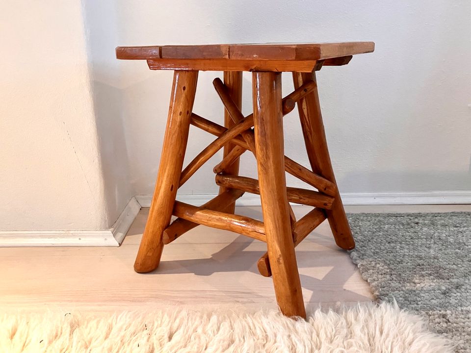 Rustikaler Hocker aus Holz, 1950er, Vintage in Köln