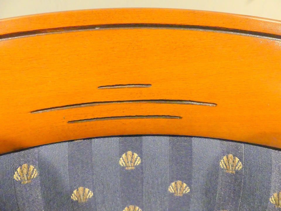 Englische Möbel: Stuhl mit feinem blauen Stoffbezug in Ochtrup