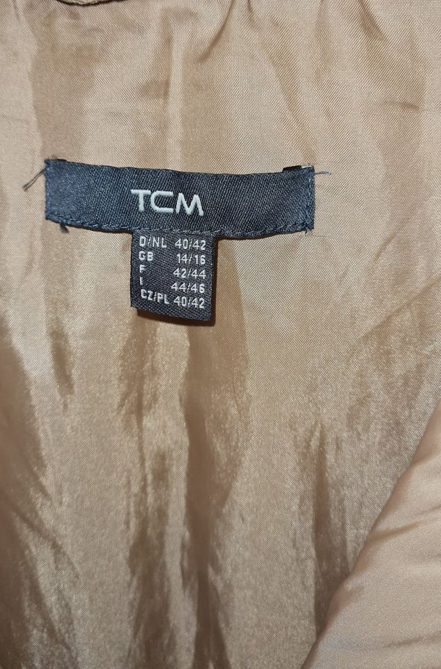 TCM ärmellose wattierte Weste Gr. 40/42 dunkles beige in Neuhofen