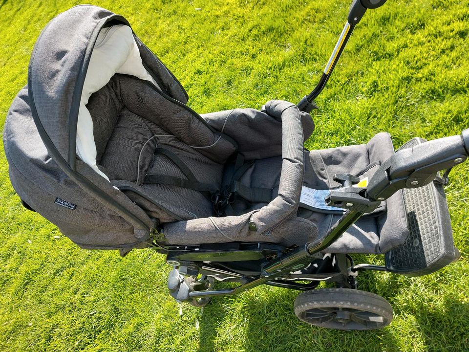 Emmaljunga Kinderwagen mit Zubehör in Mannheim