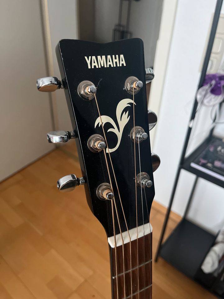 Yamaha Western Gitarre FGX-412C MAB + Ständer in Köln