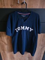 Tommy Hilfiger T-Shirt gr.L in Dunkelblau Nordrhein-Westfalen - Oberhausen Vorschau