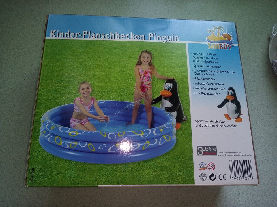 Kinderplanschbecken mit abnehmbaren sprühenden Pinguin in Neuhardenberg