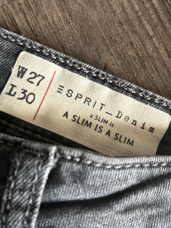 Esprit Jeans 27/30, grau, slim in Fellbach