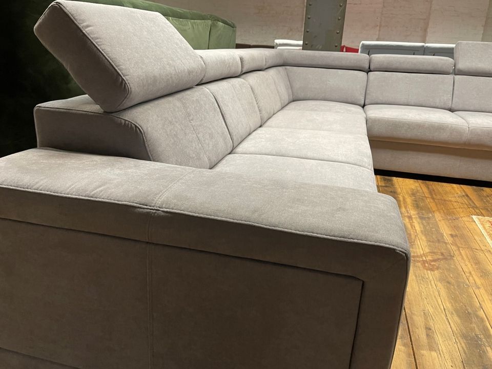 Ecksofa mit Kopfteilverstellung - 325/265 cm - Neu & Bequem Grau in Hamburg