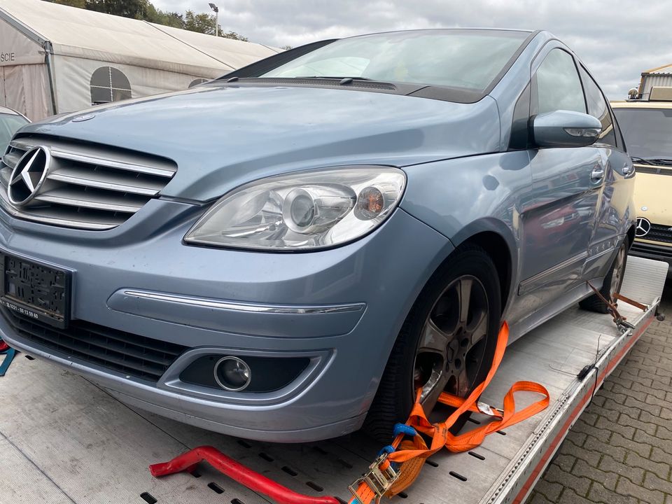 SCHLACHTFEST Mercedes W245 B Klasse Ersatzteile Autoteile in Köln