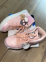 BlueBox ❤️ zuckersüße Sneakers rosa Patches ❤️ Größe 32 Hessen - Kassel Vorschau