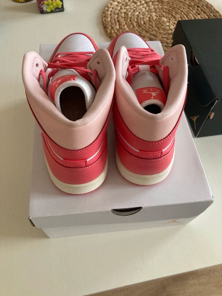 Nike Jordan 1 Mid Strawberrys and Cream Pink Weiß 43 11 in Mülheim (Ruhr)