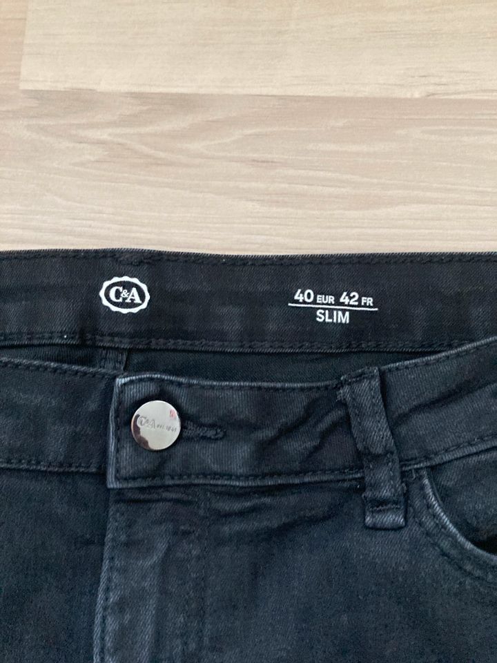 C&A Jeans Gr. 40 schwarz in Ebernhahn