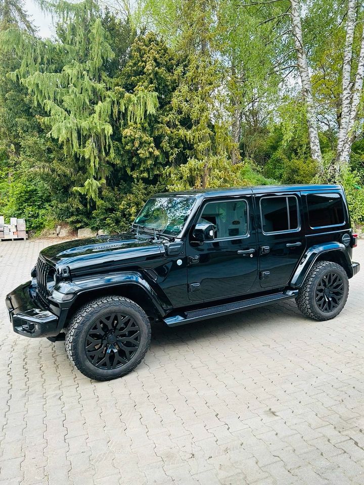 Jeep Wrangler (All Black) 2.0 Plug-In Hybrid 4xe mit BRUTE Felgen in Sindelfingen