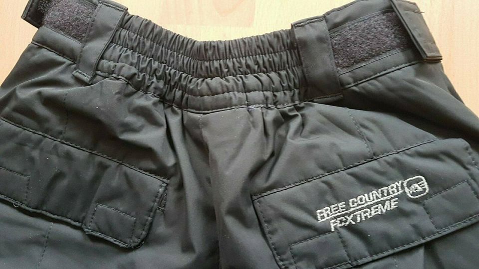 *Free Country* Schnee Ski Hose schwarz 7/8 J Gr.128 NEUwertig in Oberursel (Taunus)