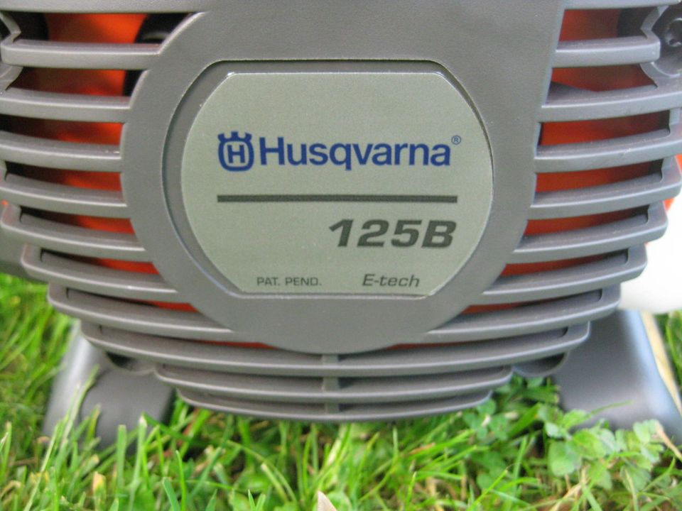 Husqvarna 125 B Laubbläser Laubpuster 2-Takt Benzinmotor NEU in Brilon