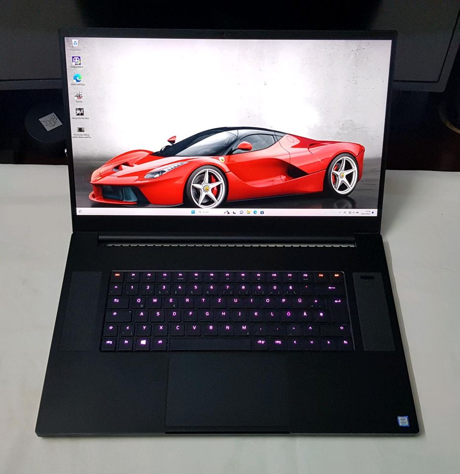 Laptop RAZER BLADE 17. RTX 2080 8GB MAX/intel i7/1TB/144Hz/16GB in Düsseldorf