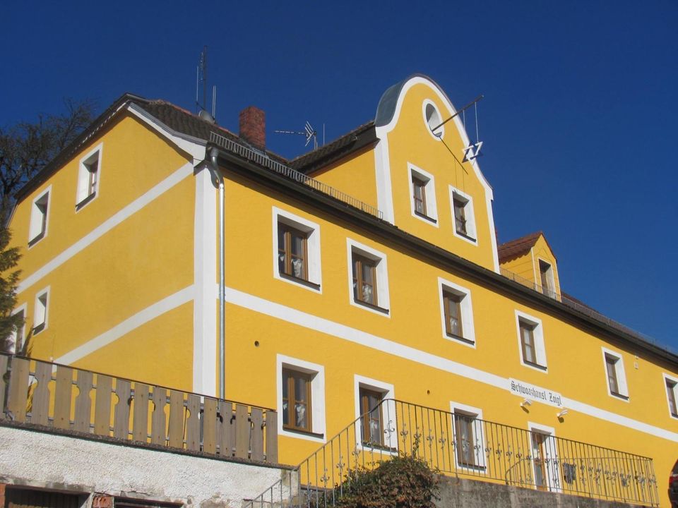 Bauernhaus mit Zoigl-Gaststätte, Biergarten und Braurecht in Falkenberg Oberpf