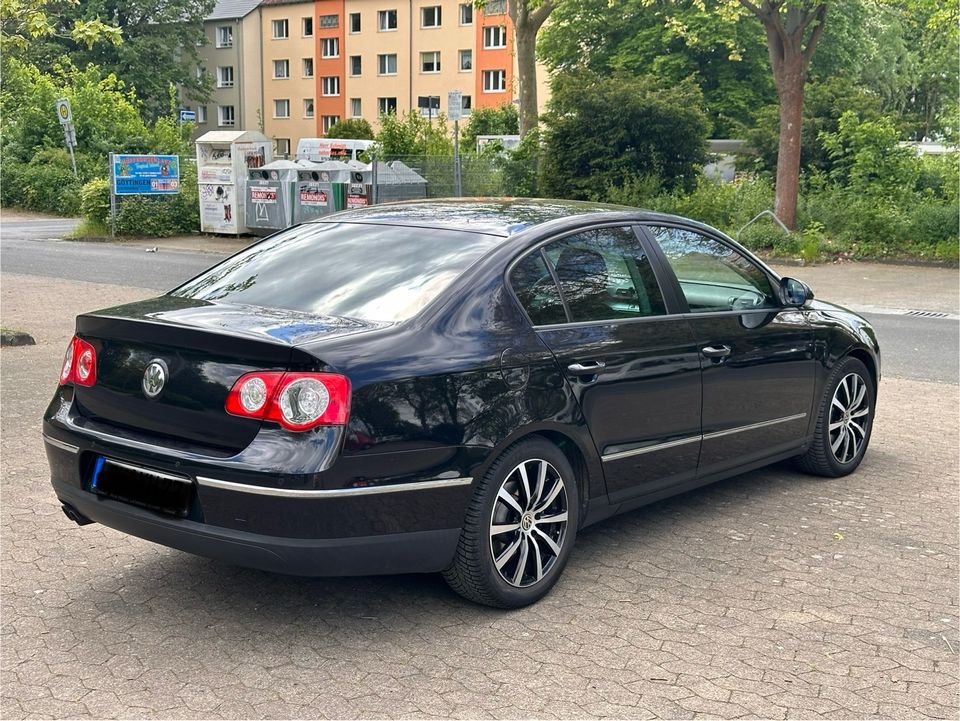 VW Passat 2.0 sehr gepflegt*Bi-Xenon*Einparkhilfe*Kurvenlicht in Göttingen