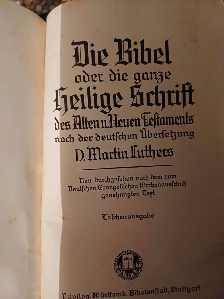 16 uralte Bibeln und Gesangbücher 1914 in Asperg