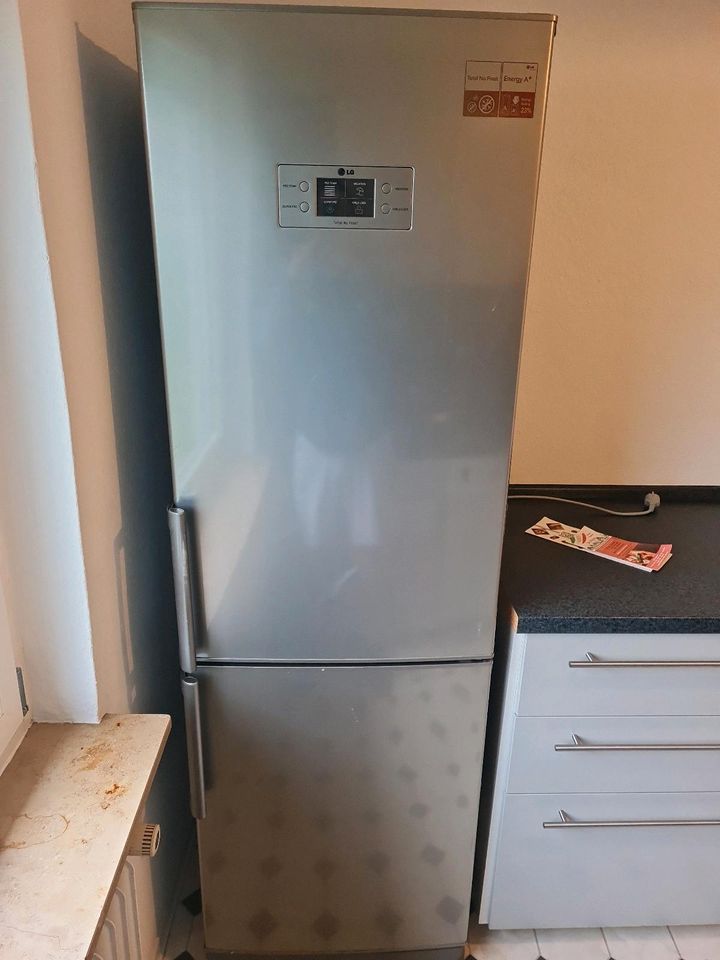 Kühlschrank LG circa 1,8m in Wiesbaden