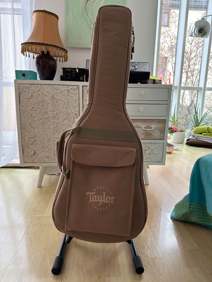 TAYLOR BabyTaylor mit Bag ( LEFTHAND ) in Augsburg