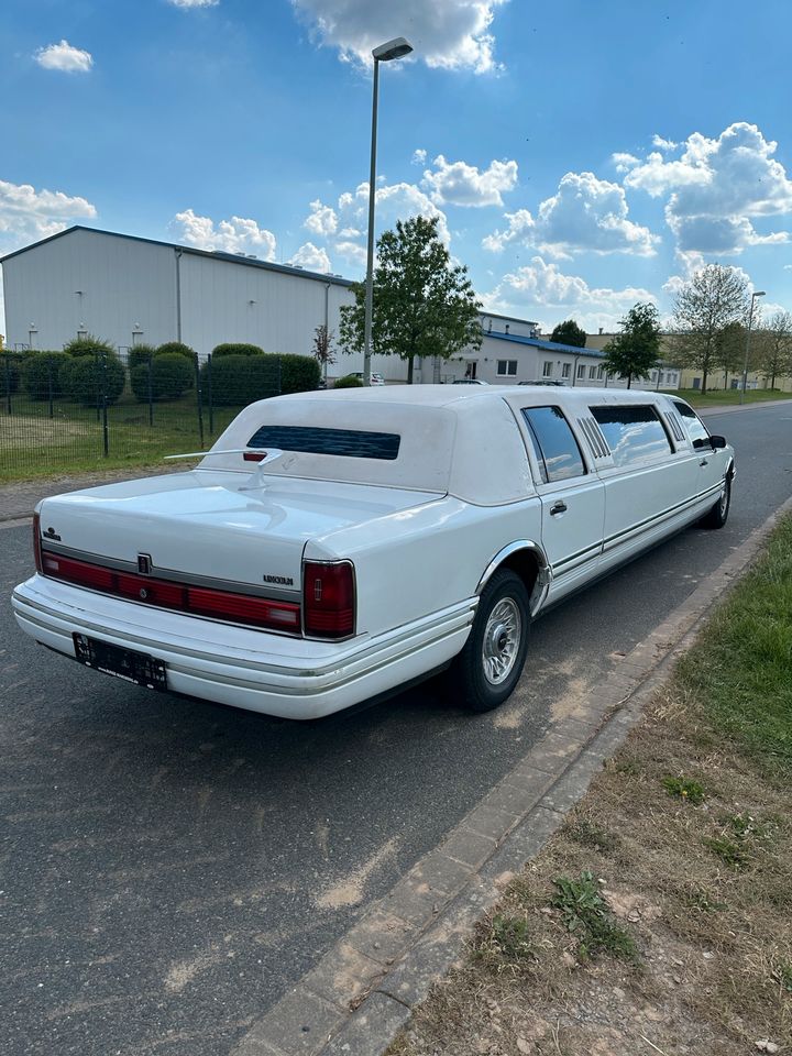 Lincoln towncar stretchlimousine v8 in Höxter