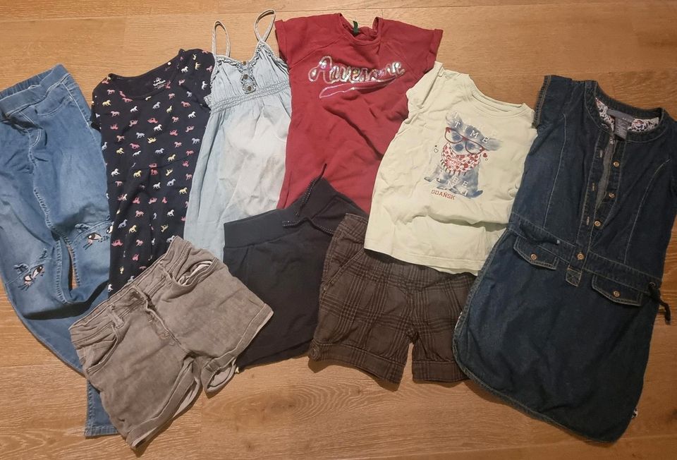 Jeans, Kleid, Shorts - Sommerpaket 122/ 128 in Dormagen