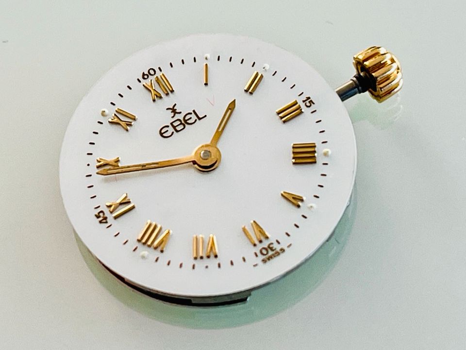 Ebel Uhrwerk mit Zifferblatt Quartz Sammler Ersatzteile in Bad Homburg