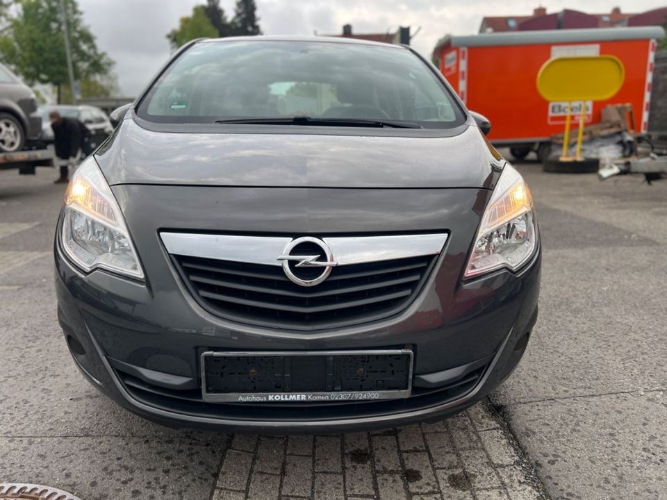 Opel Meriva B Active in Göttingen