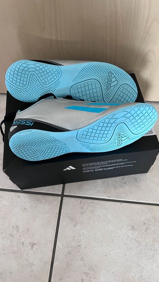 Adidas Hallenschuhe für Kinder Gr. 38 in Stadtlauringen