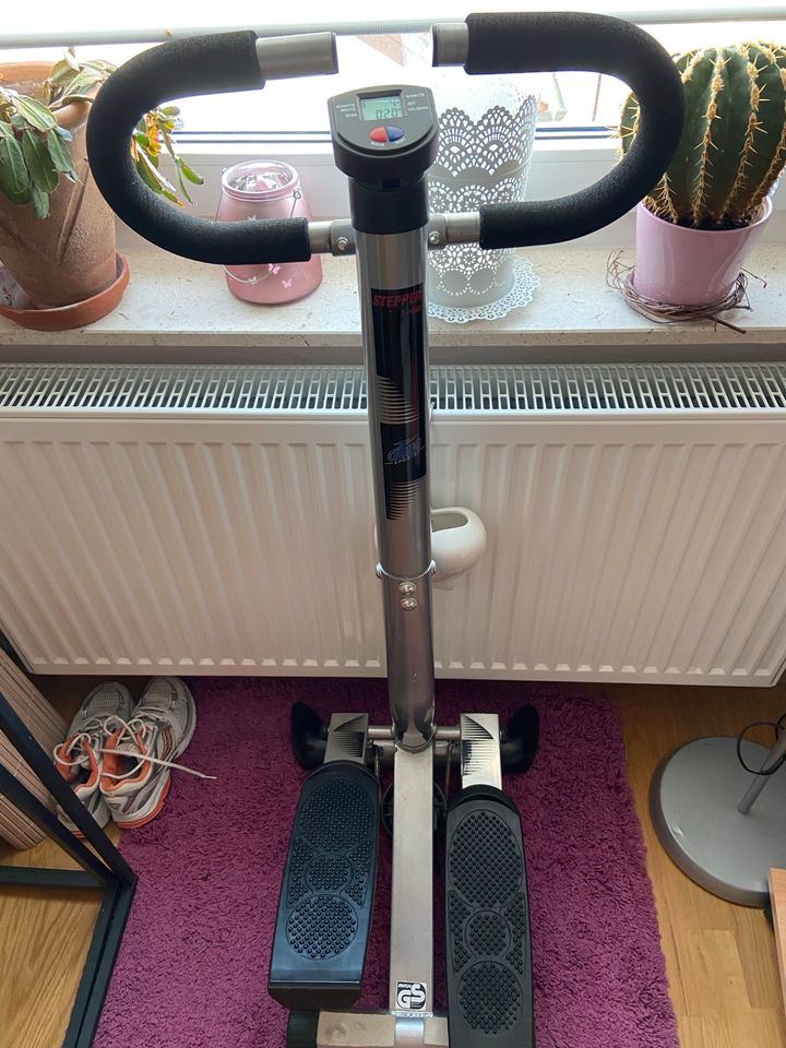 Fitness Stepper mit elektrischem schritt- und kalorienzähler in Heilbronn