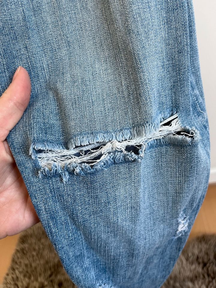 Jeans im wasted look, mit Löchern, H&M 36 in Lohr (Main)