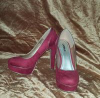 Besondere Rot Goldene Pumps - High Heels Catwalk Neuwertig Gr.41 Berlin - Reinickendorf Vorschau