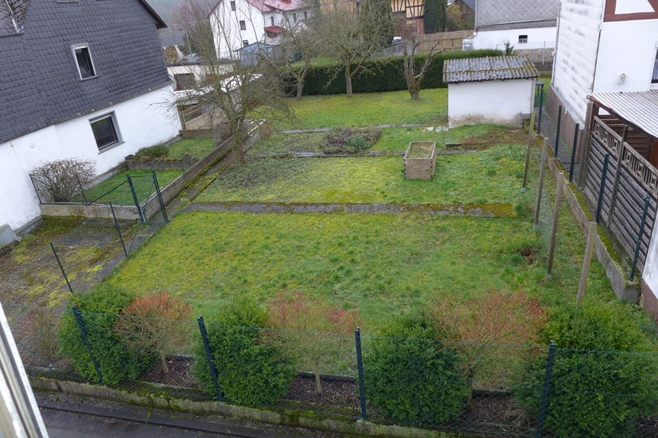 Wohnhaus mit Nebengebäude im Ortszentrum in Ehringshausen