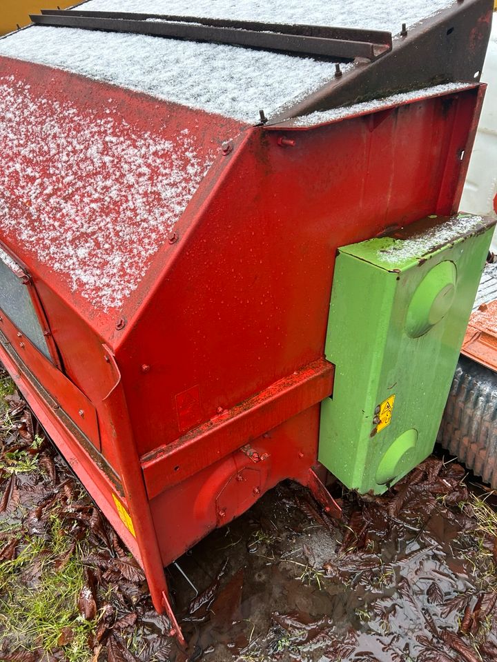 Strautmann Futterverteilwagen/ Laubsauger in Bothel Kreis Rotenburg, Wümme