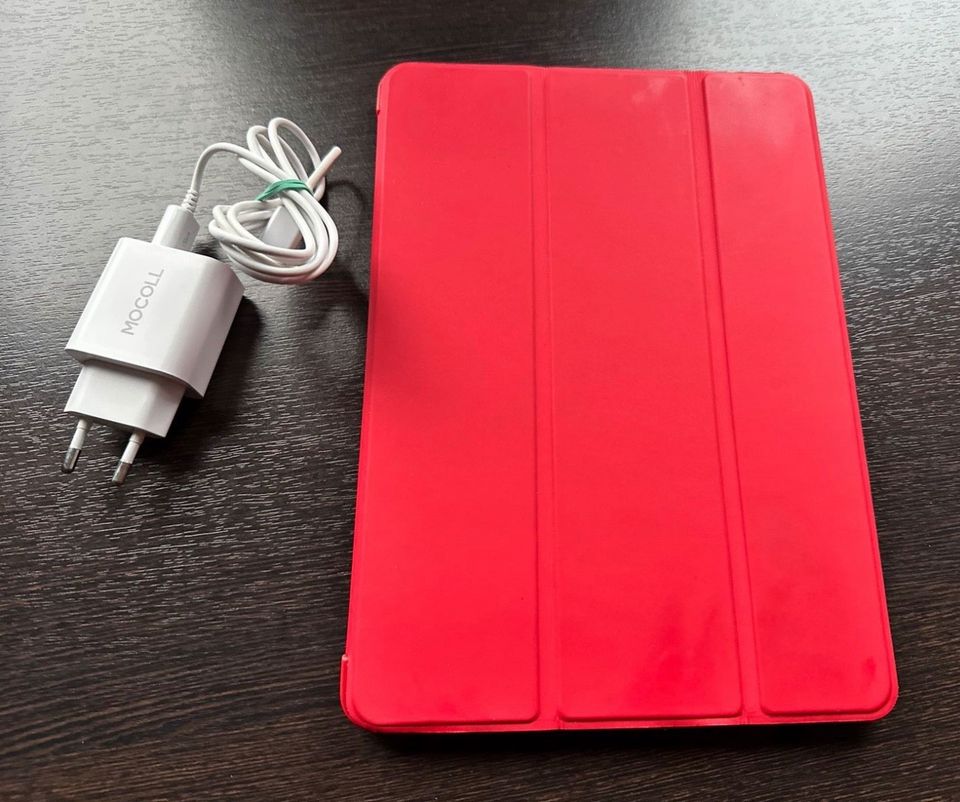 Apple iPad Air 16 GB silber/weiß + Hülle in Oerlinghausen