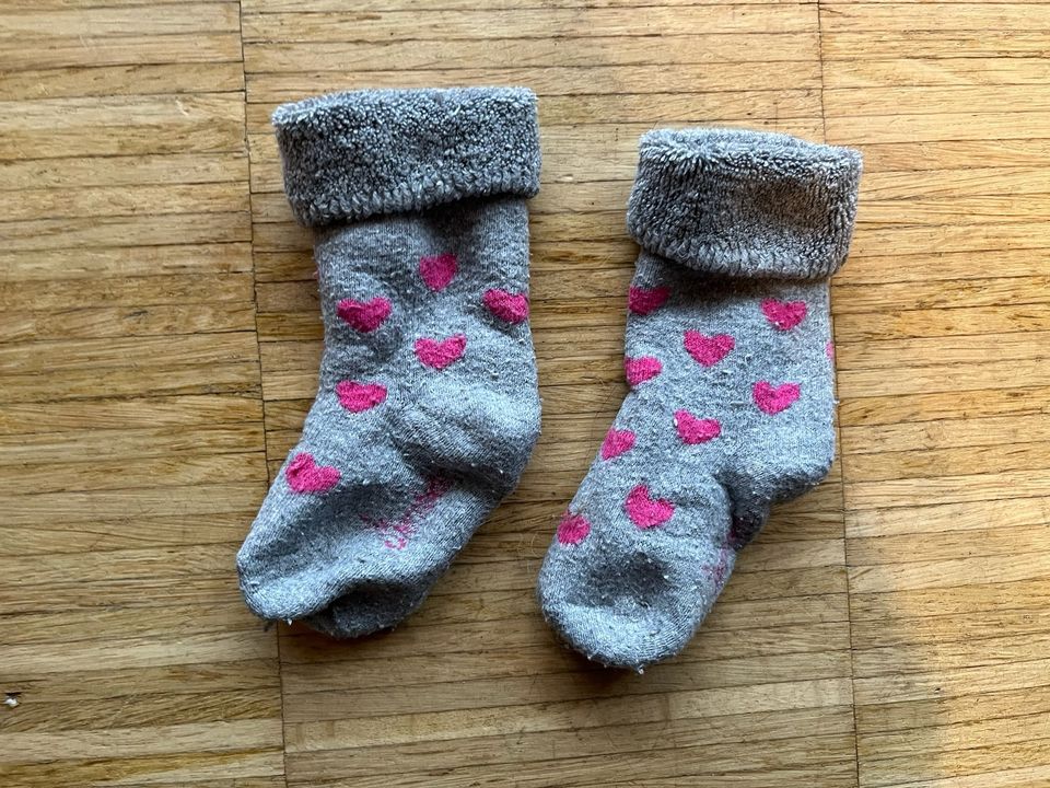 Sterntaler Socken, Größe 15-16, dicke Baby-Söckchen, grau/rosa in Hamburg