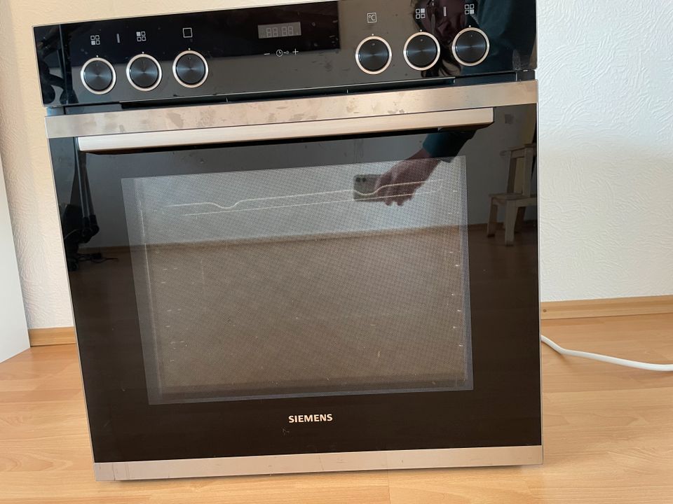 Siemens Backofen HE213ABS0 in Hille