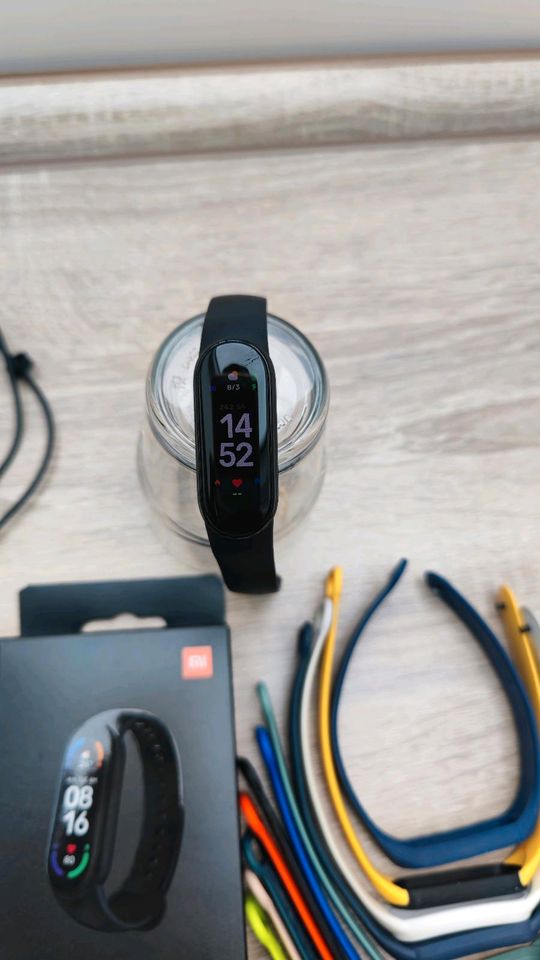 Xiaomi Band 6 mit Zubehör in Bielefeld