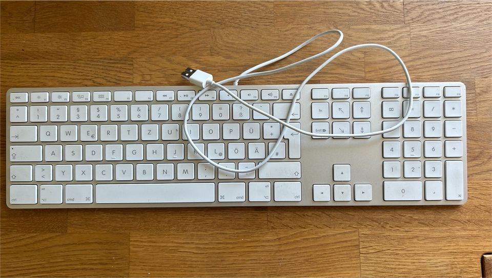 Apple Tastatur mit Zahlenblock in Bad Salzuflen