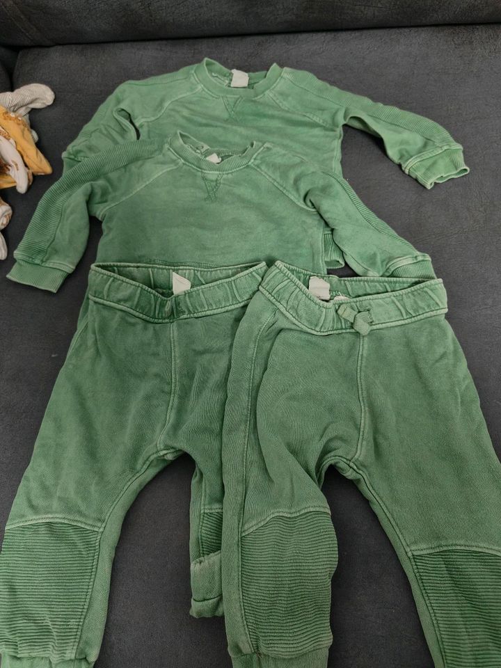 Baby Klamotten Jungen Zwillinge Kinderkleider Paket Größe 74 in Essen