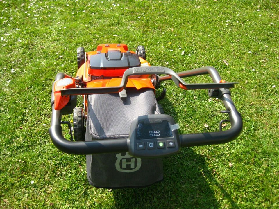 NEU Husqvarna PROFI Akku Rasenmäher LC551iV 51 cm Antireb Korb in Barntrup