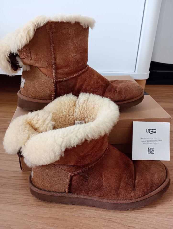 Original UGG Boots Brigette Bailey Bow chestnut Gr.40 in Mannheim