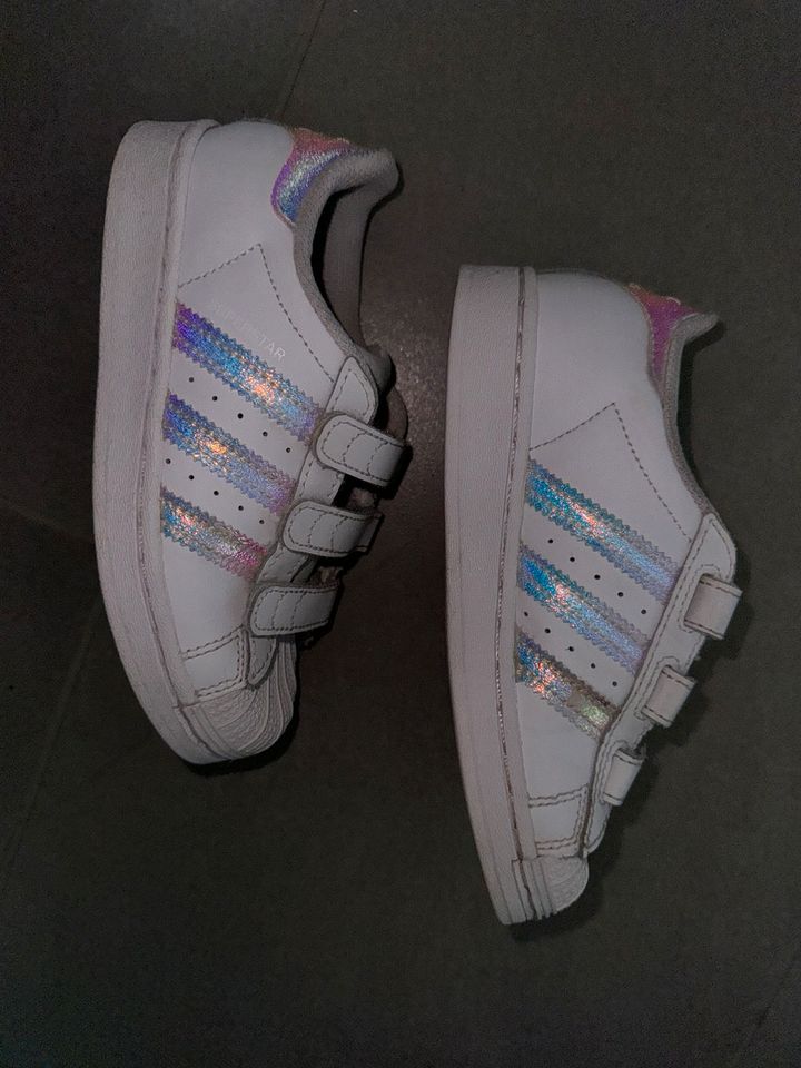 Adidas Superstar 29 Glitzer Mädchen in Steinebach (Sieg)