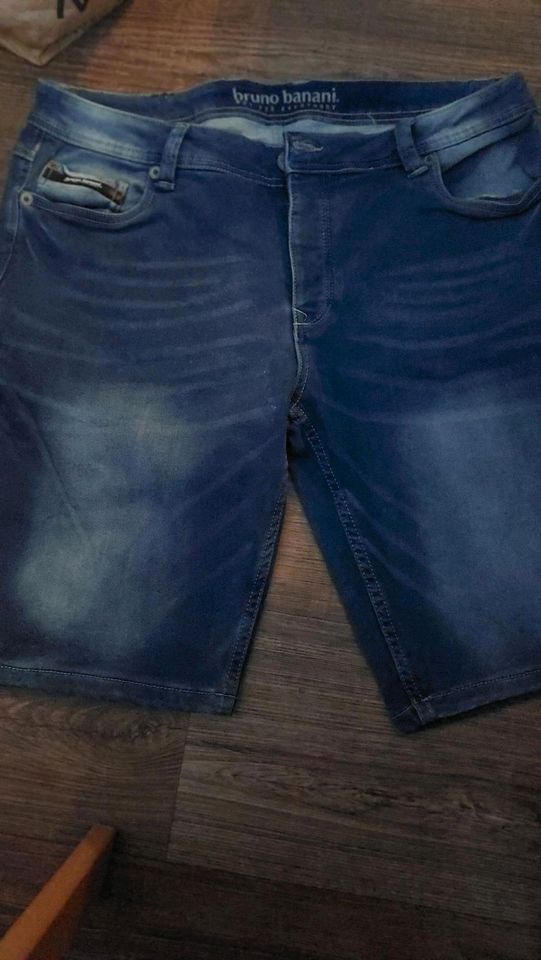 Kurze Jeans W 38 von Bruno Banani in Vogelsdorf