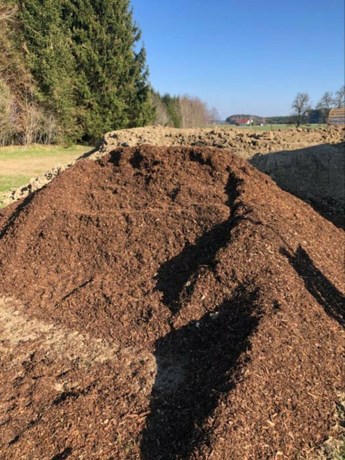 Rindenmulch,Betonkies, Kies, Humus, Erde, Holzhackschnitzel in